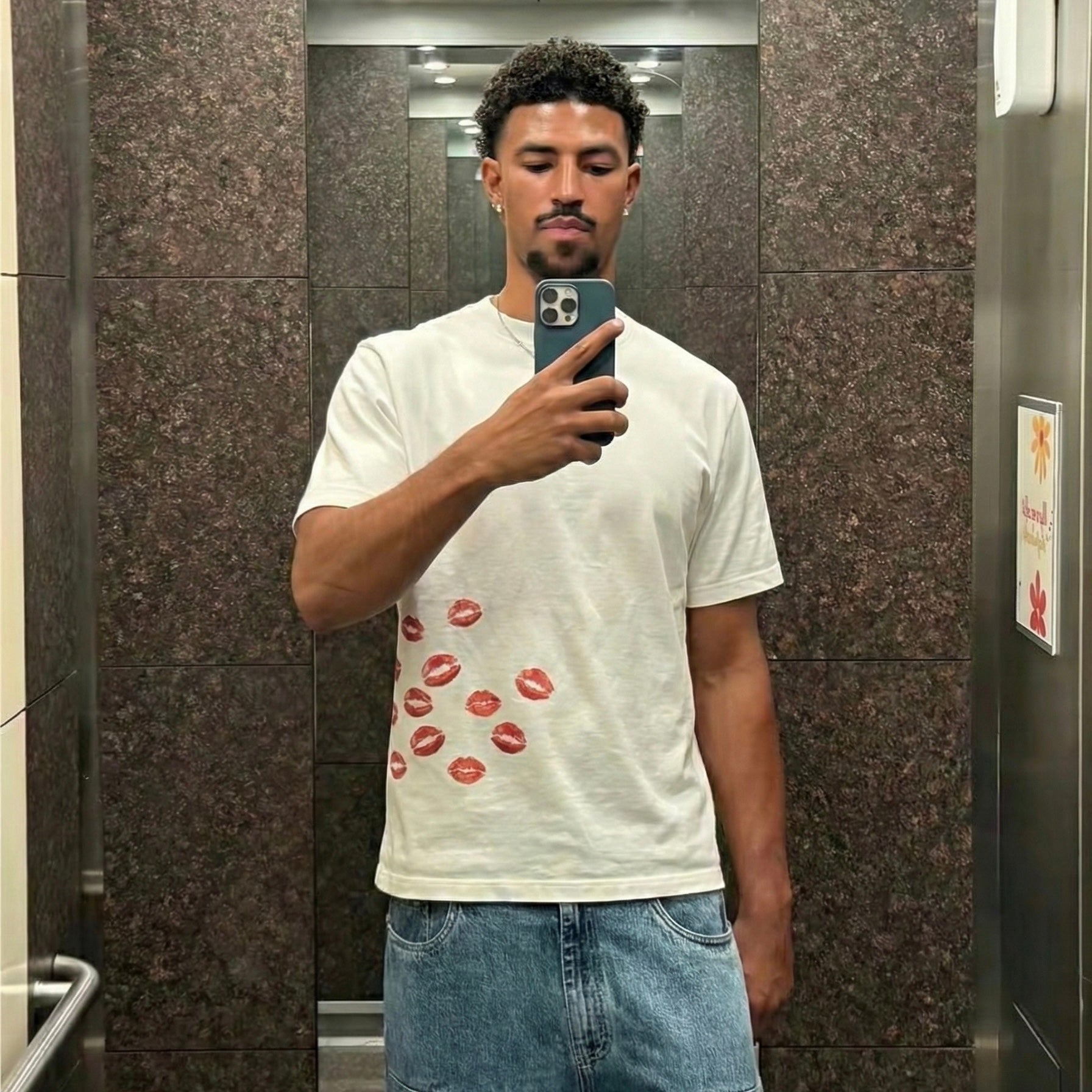 KISSES TEE