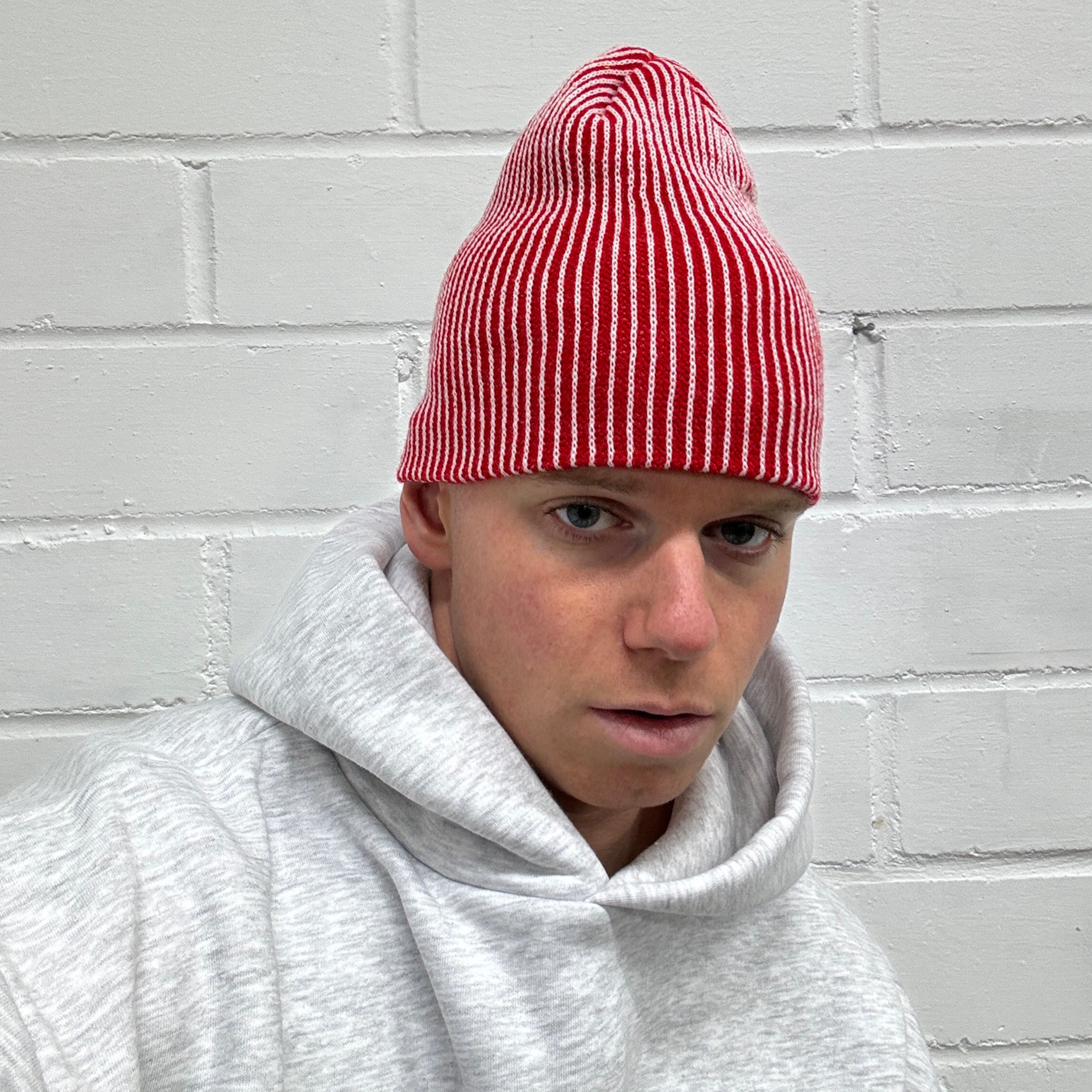KNIT BEANIE RED