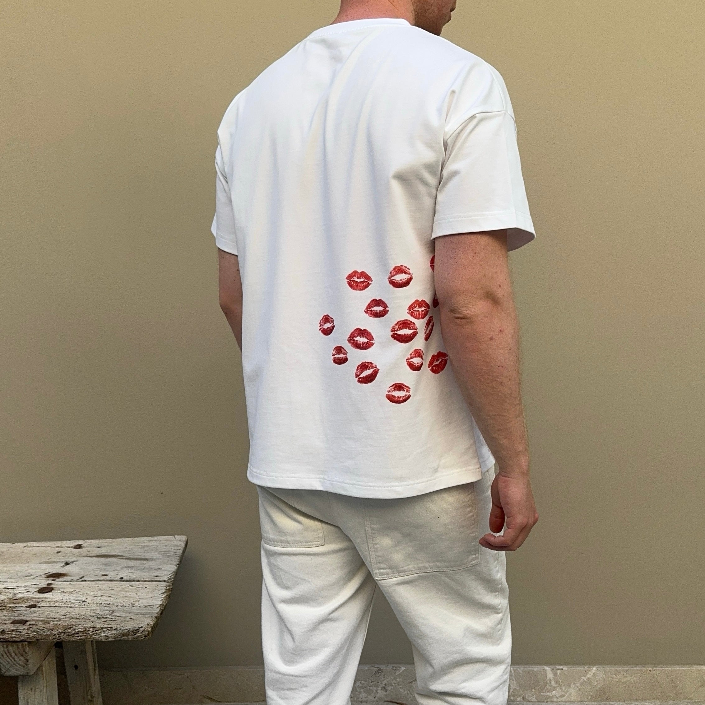 KISSES TEE